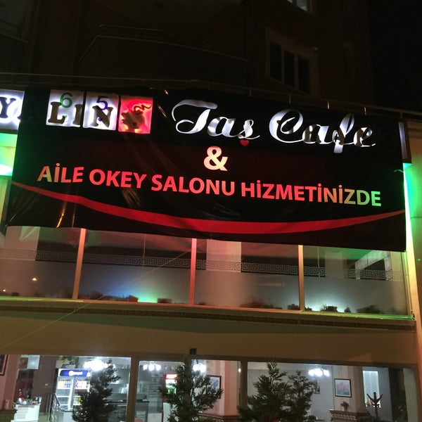 รูปภาพถ่ายที่ Taş Cafe &amp; Aile Okey Salonu โดย Ahmet T. เมื่อ 6/21/2015