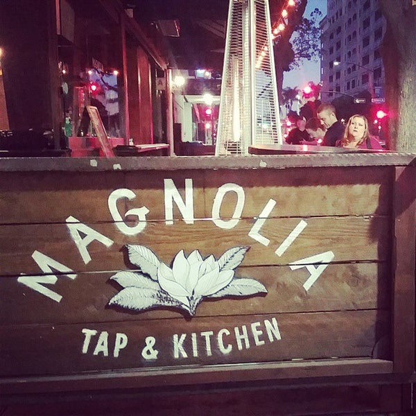 Foto tomada en Magnolia Tap &amp; Kitchen  por Zinaida C. el 11/27/2014
