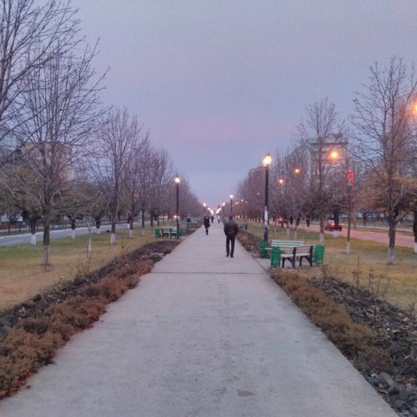 Аллея роз Луганск