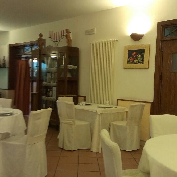 Il Falco Pellegrino Italian Restaurant In Noci