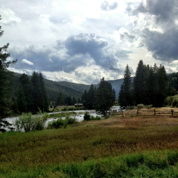 Photo taken at Rainbow Ranch Lodge by Kimberly R. on 8/26/2013
