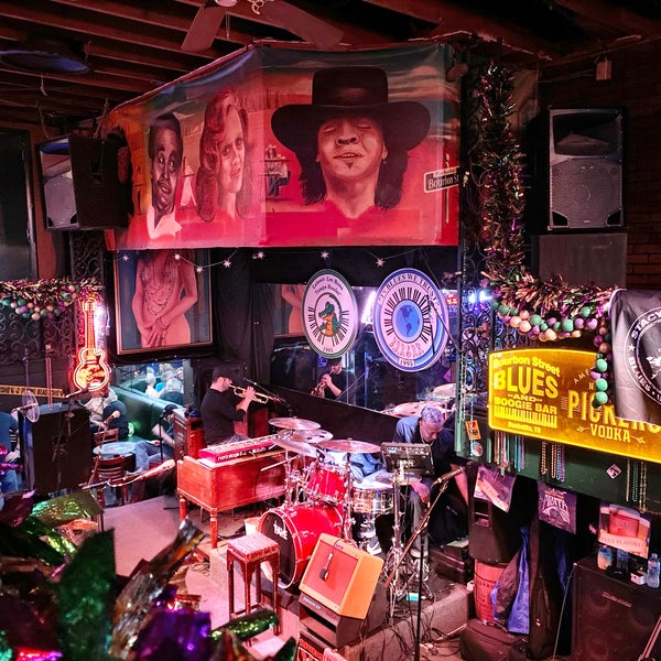 รูปภาพถ่ายที่ Bourbon Street Blues and Boogie Bar โดย Kimberly R. เมื่อ 3/31/2022