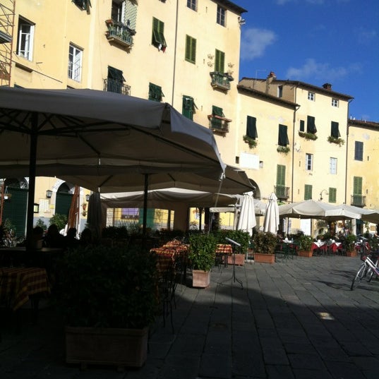 Foto tomada en Piccola Osteria Lucca Drento  por Adriana G. el 11/5/2012