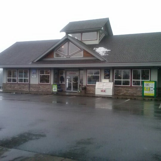 Northfield Esso Fuel Station in Nanaimo