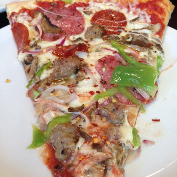 Das Foto wurde bei Pizza Orgasmica von Nathan B. am 7/7/2013 aufgenommen
