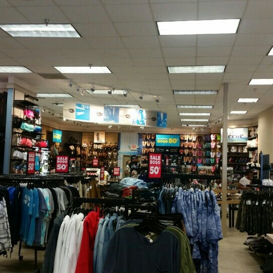 Rue 21 clothing store 2025