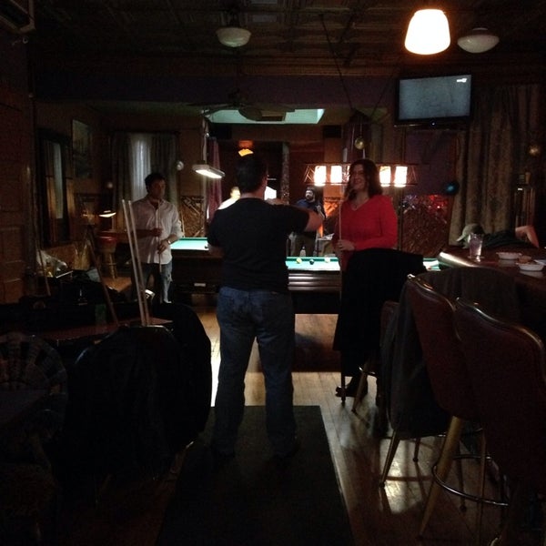 4/16/2014 tarihinde Xtina F.ziyaretçi tarafından Ten Cat Tavern'de çekilen fotoğraf