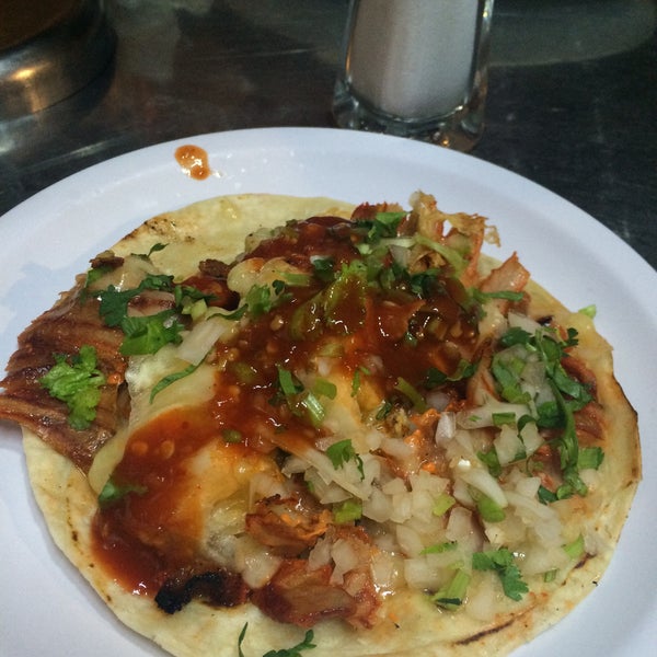 Foto scattata a Bigos Tacos da Marikeishon I. il 3/22/2016
