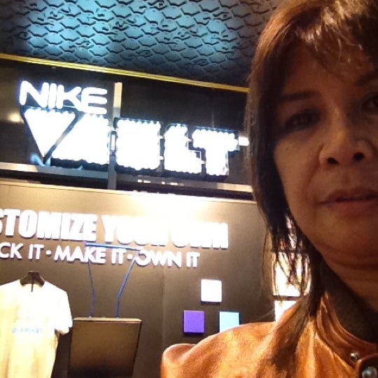 Photo taken at Nike Vault by Wilma S. on 10/14/2012