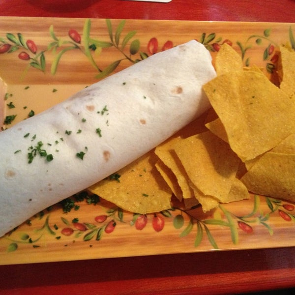 3/7/2013 tarihinde Carlos G.ziyaretçi tarafından Lola&#39;s Burrito &amp; Burger Joint'de çekilen fotoğraf