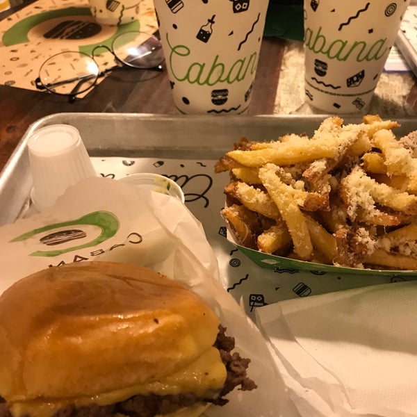 3/1/2019 tarihinde Samara G.ziyaretçi tarafından Cabana Burger'de çekilen fotoğraf