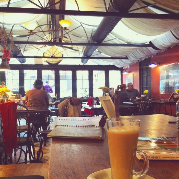 Foto tomada en Café des Cafés  por Şükran M. el 11/28/2015