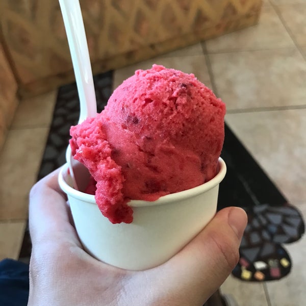 5/31/2017 tarihinde Dana A.ziyaretçi tarafından The Frieze Ice Cream Factory'de çekilen fotoğraf