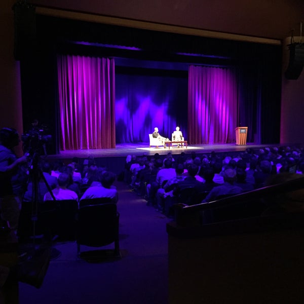 รูปภาพถ่ายที่ Lisner Auditorium โดย RobH เมื่อ 10/13/2015