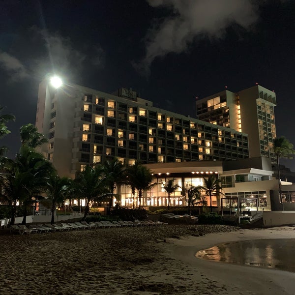 รูปภาพถ่ายที่ Caribe Hilton โดย RobH เมื่อ 3/5/2024