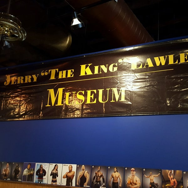 Photo prise au King Jerry Lawler&#39;s Hall of Fame Bar &amp; Grille par Mark a. le7/30/2016
