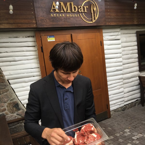 Photo prise au AMbar Steak House par Sergei P. le10/23/2018