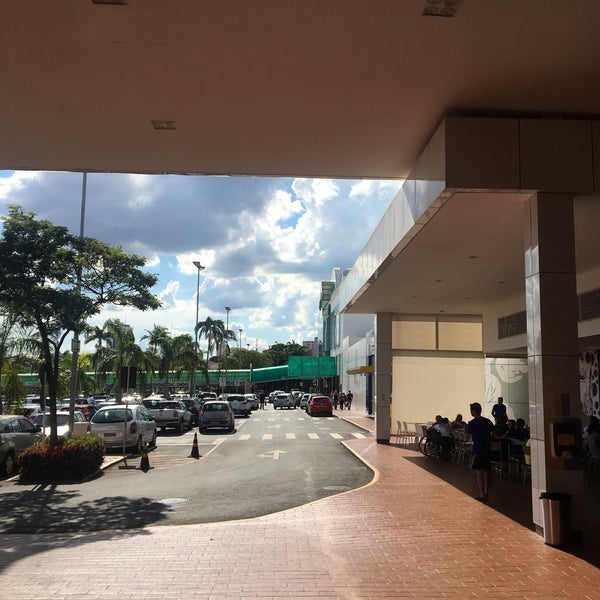 รูปภาพถ่ายที่ Center Shopping โดย Carlos Henrique V. เมื่อ 2/9/2019
