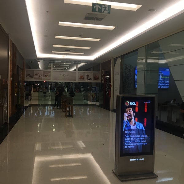 รูปภาพถ่ายที่ Center Shopping โดย Carlos Henrique V. เมื่อ 6/21/2019