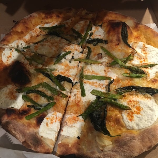 8/8/2016 tarihinde Megriz B.ziyaretçi tarafından Pizzeria Sirenetta'de çekilen fotoğraf