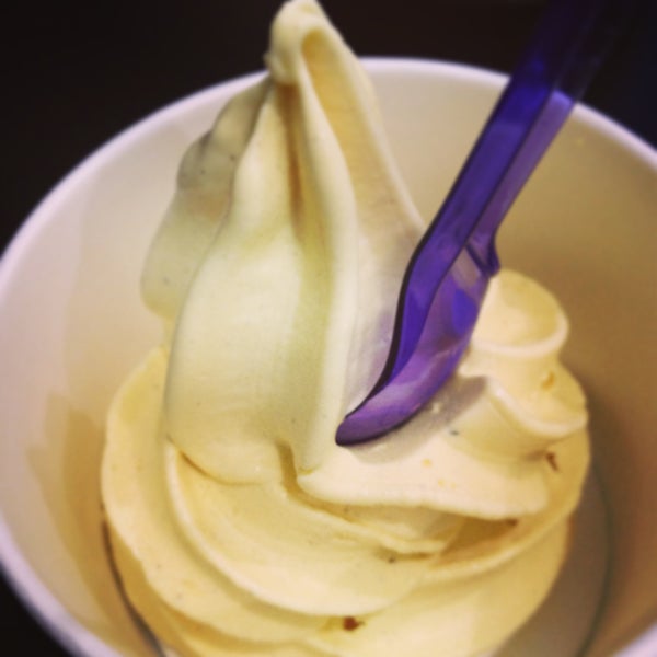 4/24/2013にCharaがFYC Frozen Yogurt Cafeで撮った写真