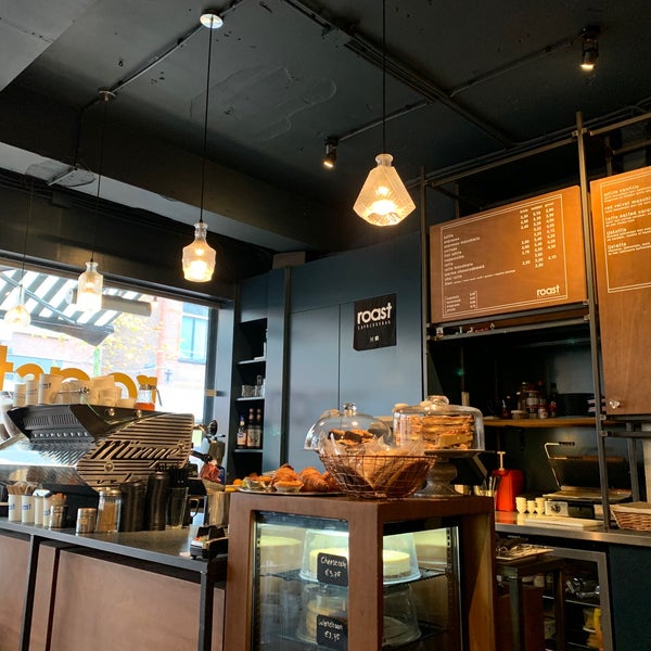 10/21/2019 tarihinde Zach C.ziyaretçi tarafından ROAST Espressobar'de çekilen fotoğraf