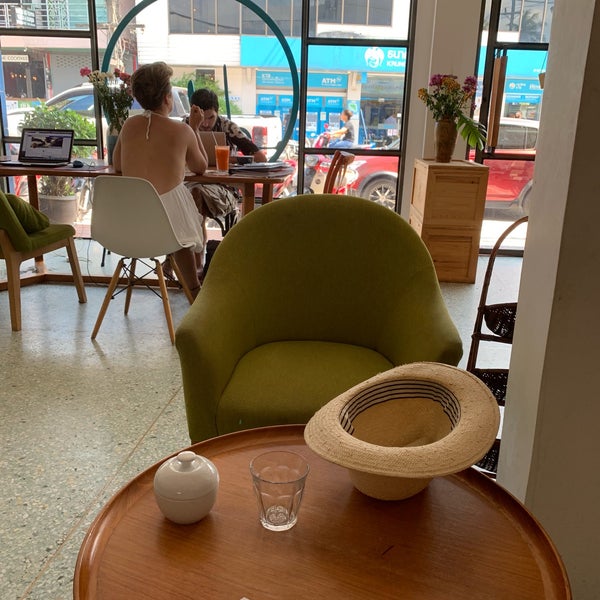 4/2/2019 tarihinde Zach C.ziyaretçi tarafından Dots Coffee'de çekilen fotoğraf