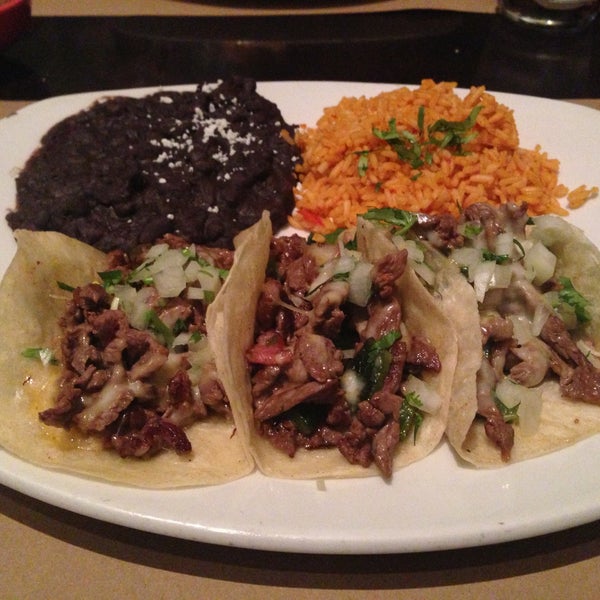 4/28/2013 tarihinde Nea E.ziyaretçi tarafından T&amp;T Tacos &amp; Tequila'de çekilen fotoğraf