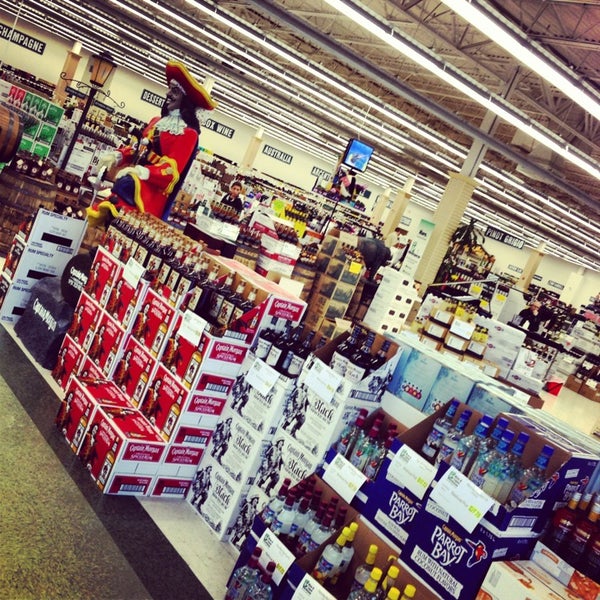 Photo taken at Exit 9 Wine &amp; Liquor Warehouse by Nea E. on 5/25/2013