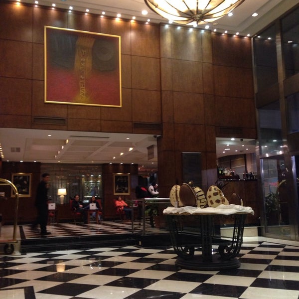 รูปภาพถ่ายที่ Hotel Meliá Buenos Aires โดย Paulo F. เมื่อ 4/18/2014