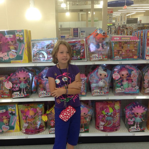 Photo taken at Toys"R"Us / Babies"R"Us by Lora S. on 7/1/2014