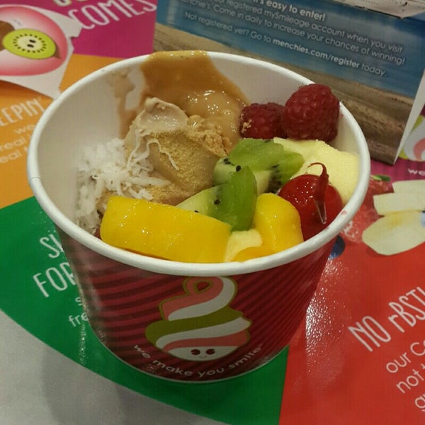 Photo taken at Menchies by Priscila V. on 7/11/2015