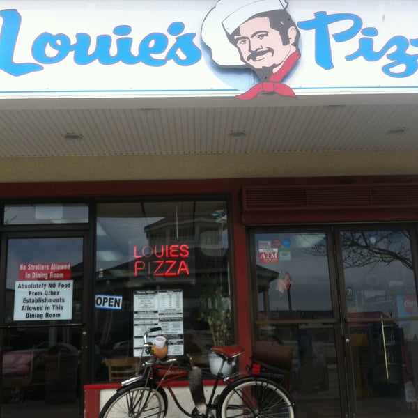 5/1/2013 tarihinde Timothy C.ziyaretçi tarafından Louie&#39;s Pizza'de çekilen fotoğraf