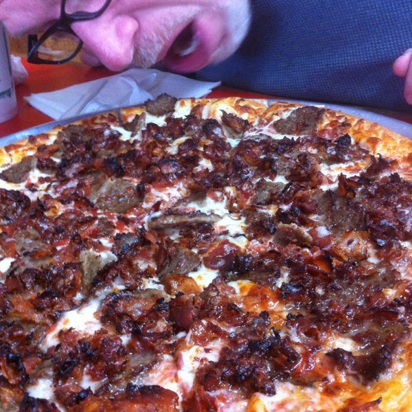 Foto diambil di Louie&#39;s Pizza oleh Timothy C. pada 1/1/2013