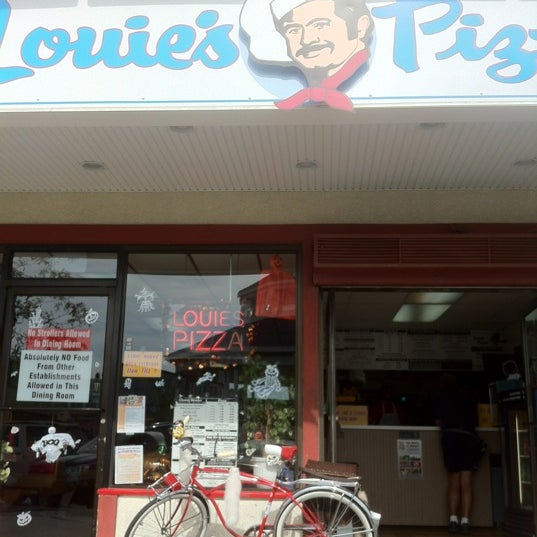 Foto diambil di Louie&#39;s Pizza oleh Timothy C. pada 10/17/2012