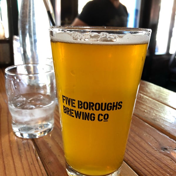 Das Foto wurde bei Brooklyn Burgers &amp; Beer von stephen m. am 4/27/2019 aufgenommen