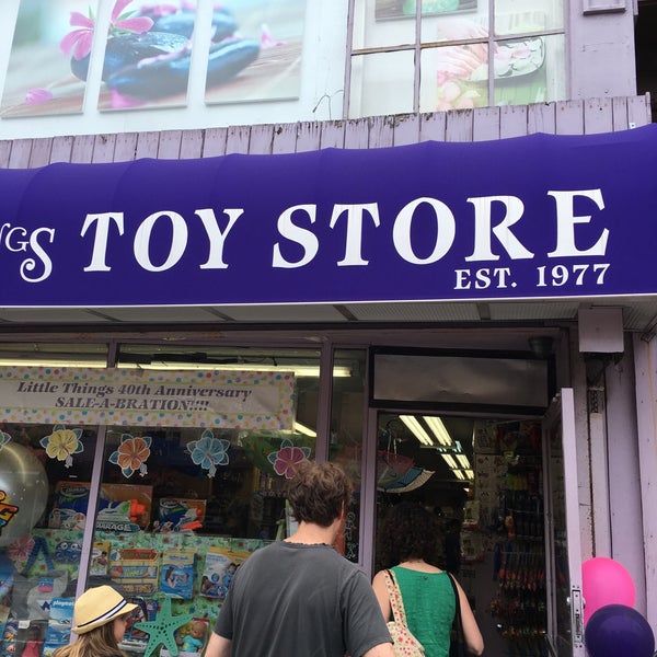 7/29/2017 tarihinde stephen m.ziyaretçi tarafından Little Things Toy Store'de çekilen fotoğraf