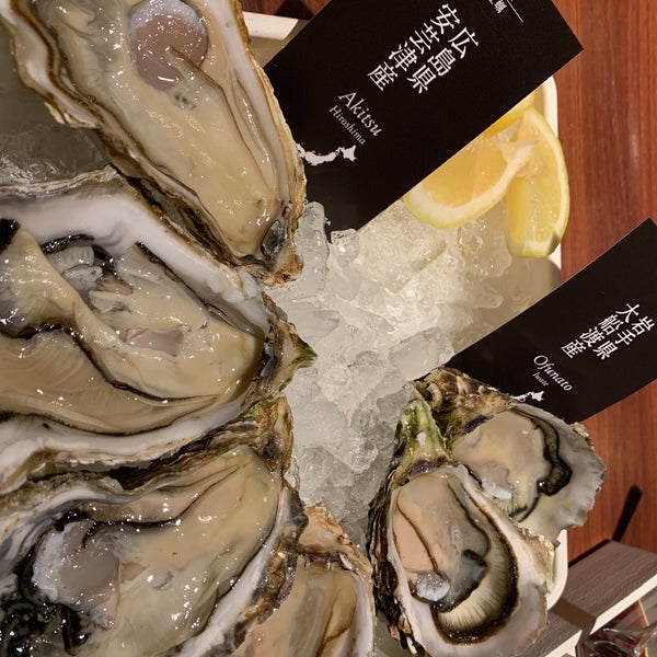 Photo taken at THE CAVE DE OYSTER TOKYO by 🐑 on 9/18/2019