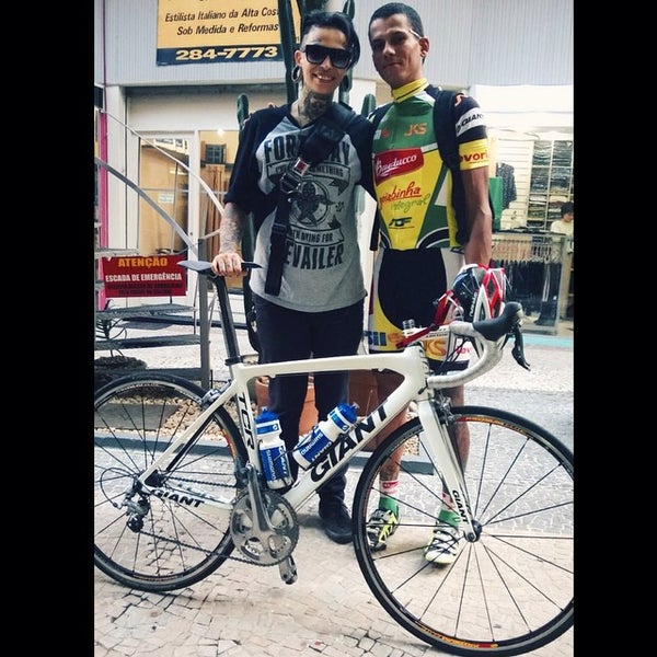 Foto tirada no(a) Spokes Bike Shop por XJosyx L. em 9/8/2014