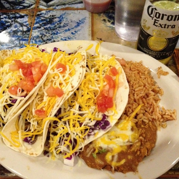 3/7/2013にJosh B.がCantina Mexican Grillで撮った写真