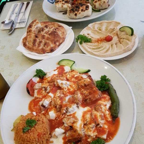 Foto tomada en Sofra Turkish Cafe &amp; Restaurant  por Ursula S. el 1/20/2018