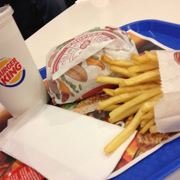 4/14/2013 tarihinde Alicia D.ziyaretçi tarafından Burger King'de çekilen fotoğraf