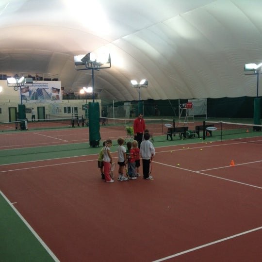 รูปภาพถ่ายที่ Академия тенниса Александра Островского โดย Вадим З. เมื่อ 11/5/2012