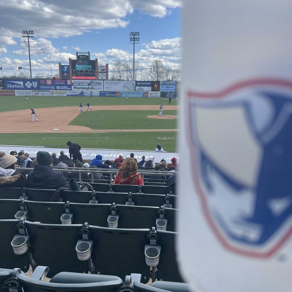 รูปภาพถ่ายที่ TD Bank Ballpark โดย Jeffrey M. เมื่อ 4/17/2022