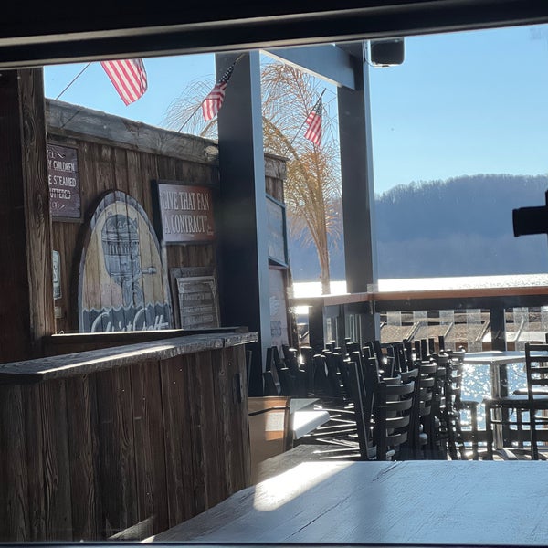 Lee's Landing Dock Bar - Restaurant in Port Deposit