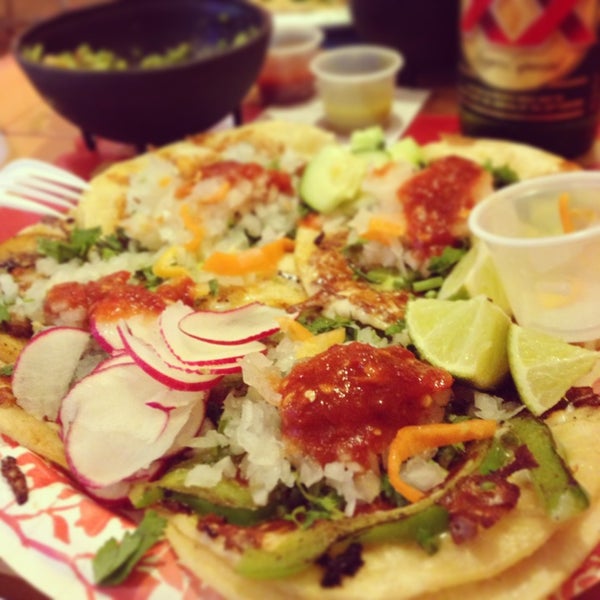 8/27/2013 tarihinde Brent V.ziyaretçi tarafından Tacos El Chilango'de çekilen fotoğraf