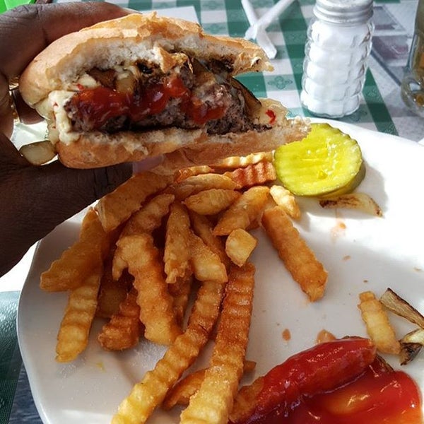 Arlene and Tom's Restaurant Diner in Port Jervis