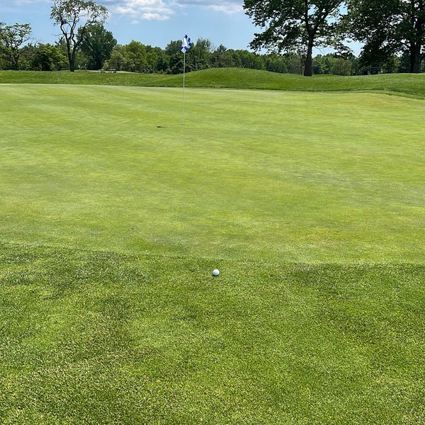 Photo taken at Pelham Bay and Split Rock Golf Courses by Mike on 5/29/2022
