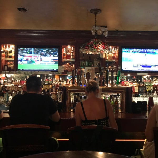 Foto tirada no(a) The Irish American Pub por Mike em 5/4/2018