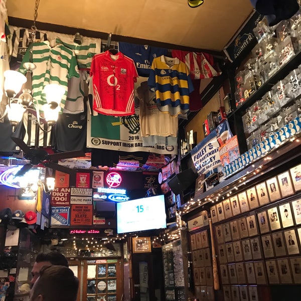 รูปภาพถ่ายที่ Foley&#39;s NY Pub &amp; Restaurant โดย Mike เมื่อ 12/18/2017